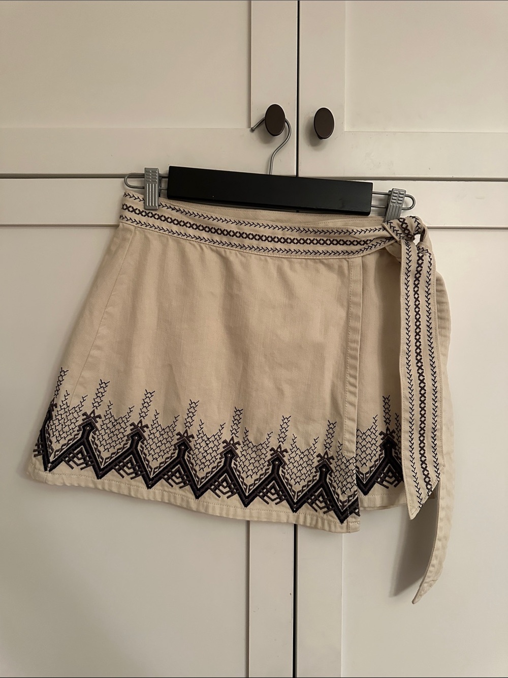 FREE PEOPLE “Dream Away” COTTON EMBROIDERED WRAP  MINI SKIRT